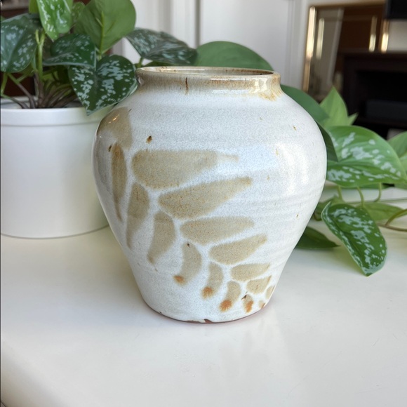 Handmade Neutral Pottery Vase Botanical Leaf Design Vintage - Picture 3 of 15